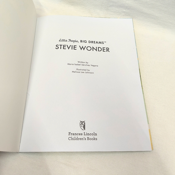 BOOK | Stevie Wonder Little People Big Dreams - Picture 3 of 4